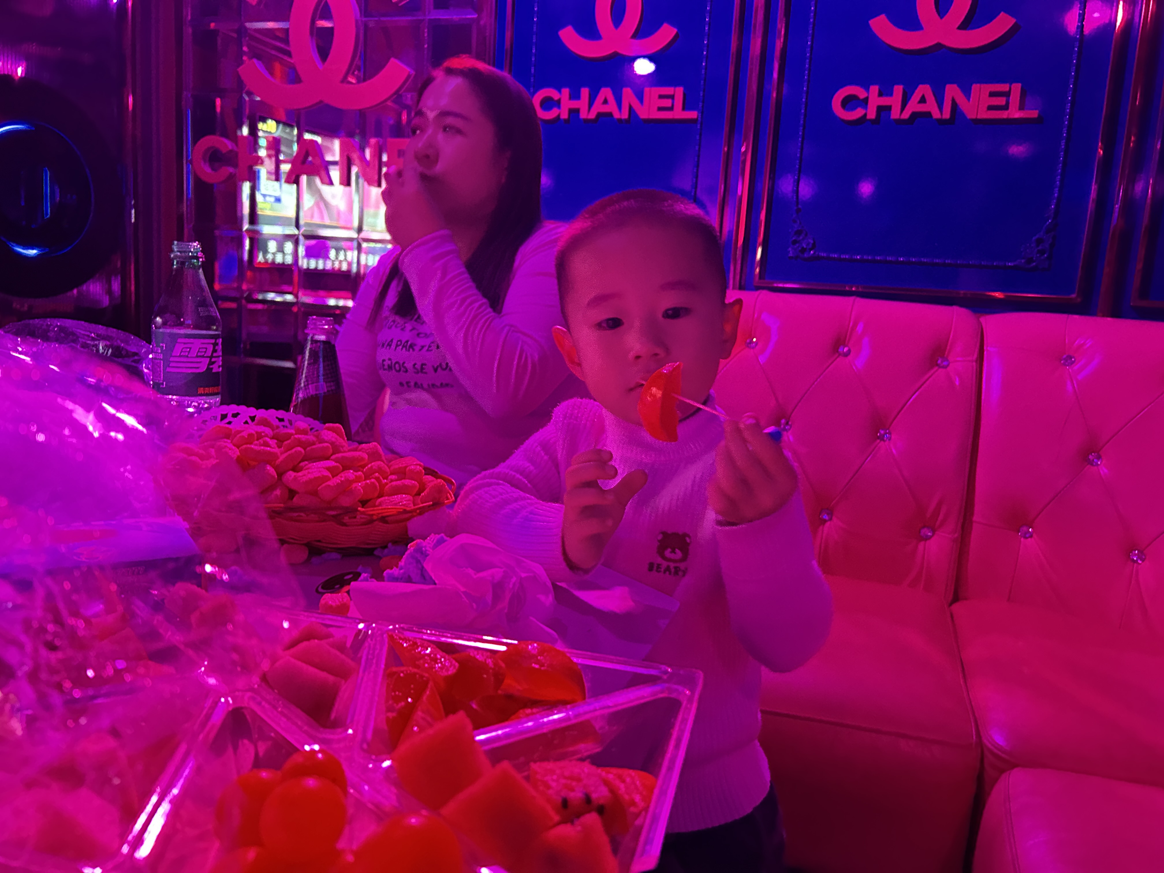 点击放大图片 跟随父亲出行松原:一场充满温情与欢笑的满月宴