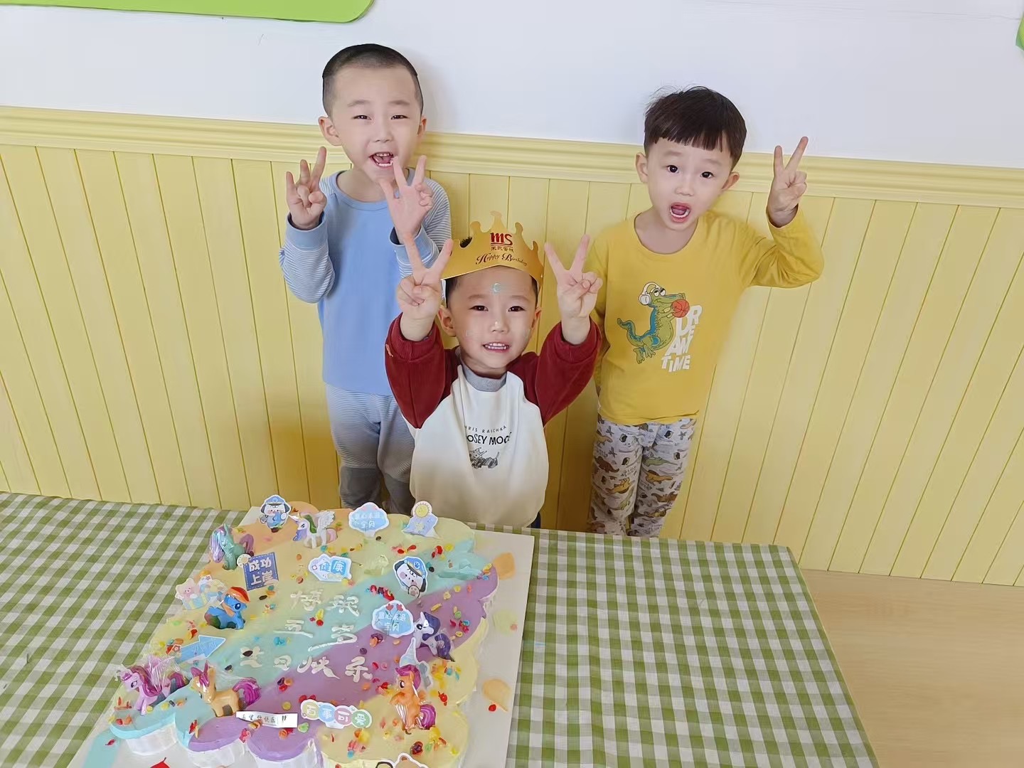 点击放大图片 四岁生日的甜蜜记忆