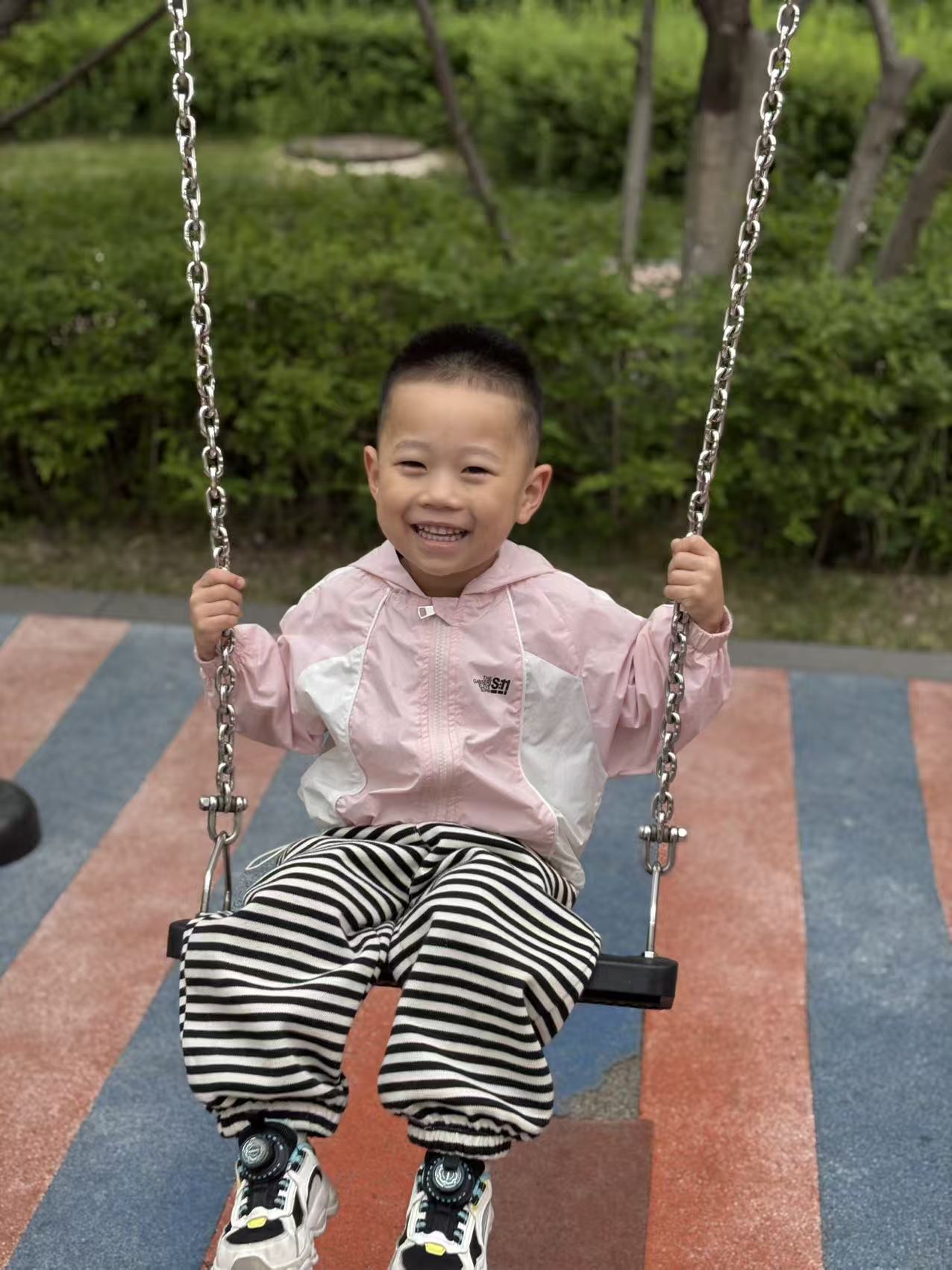 点击放大图片 红包、婚车与童话般的婚礼:记姑姑的幸福时刻