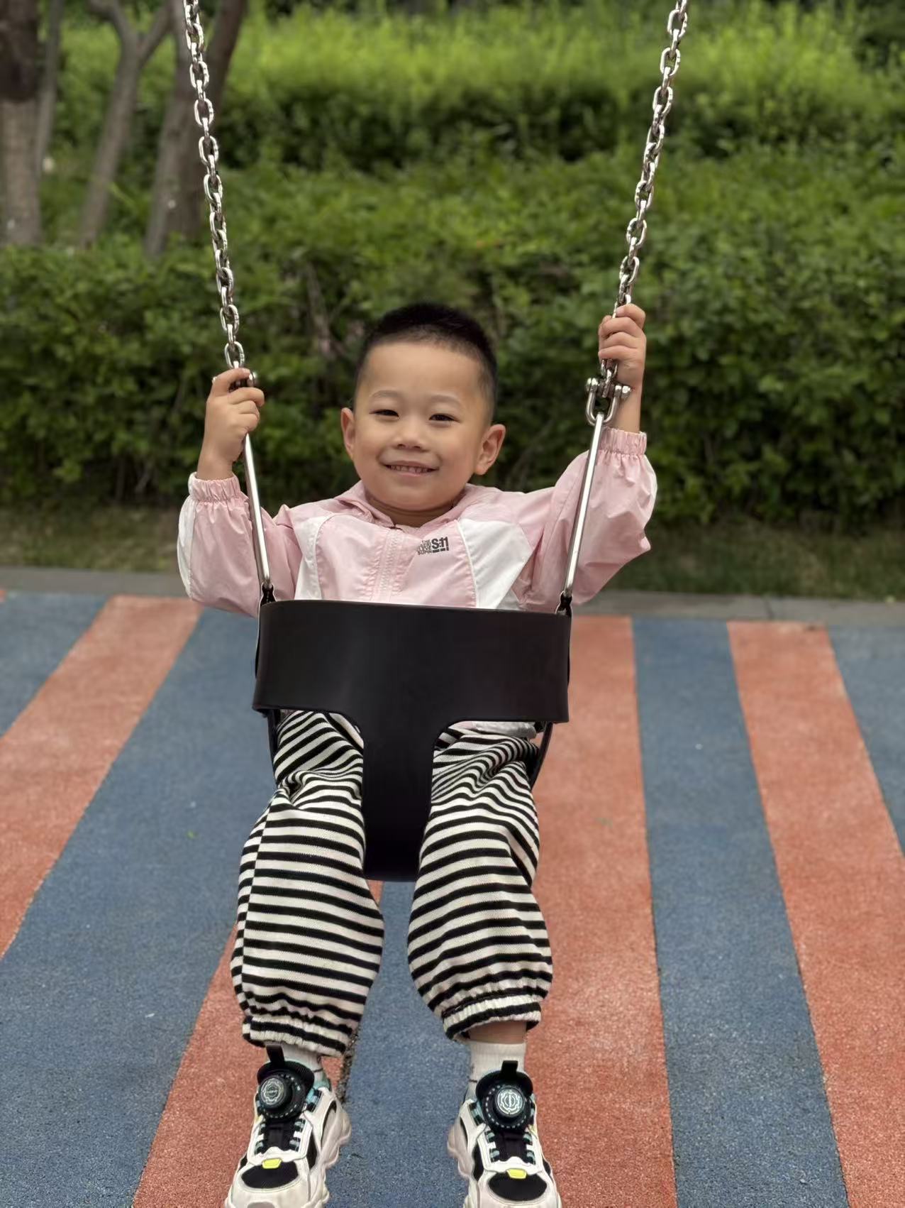 点击放大图片 红包、婚车与童话般的婚礼:记姑姑的幸福时刻