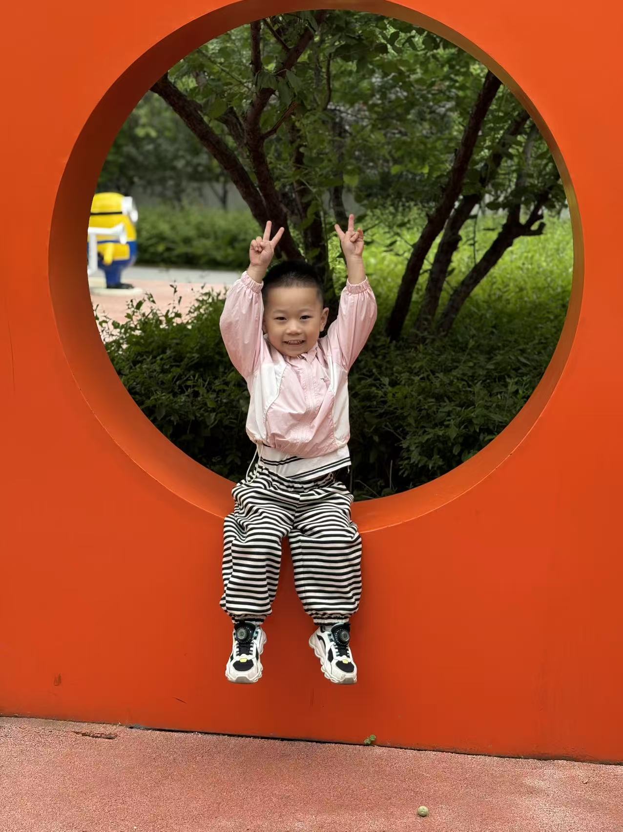 点击放大图片 红包、婚车与童话般的婚礼:记姑姑的幸福时刻