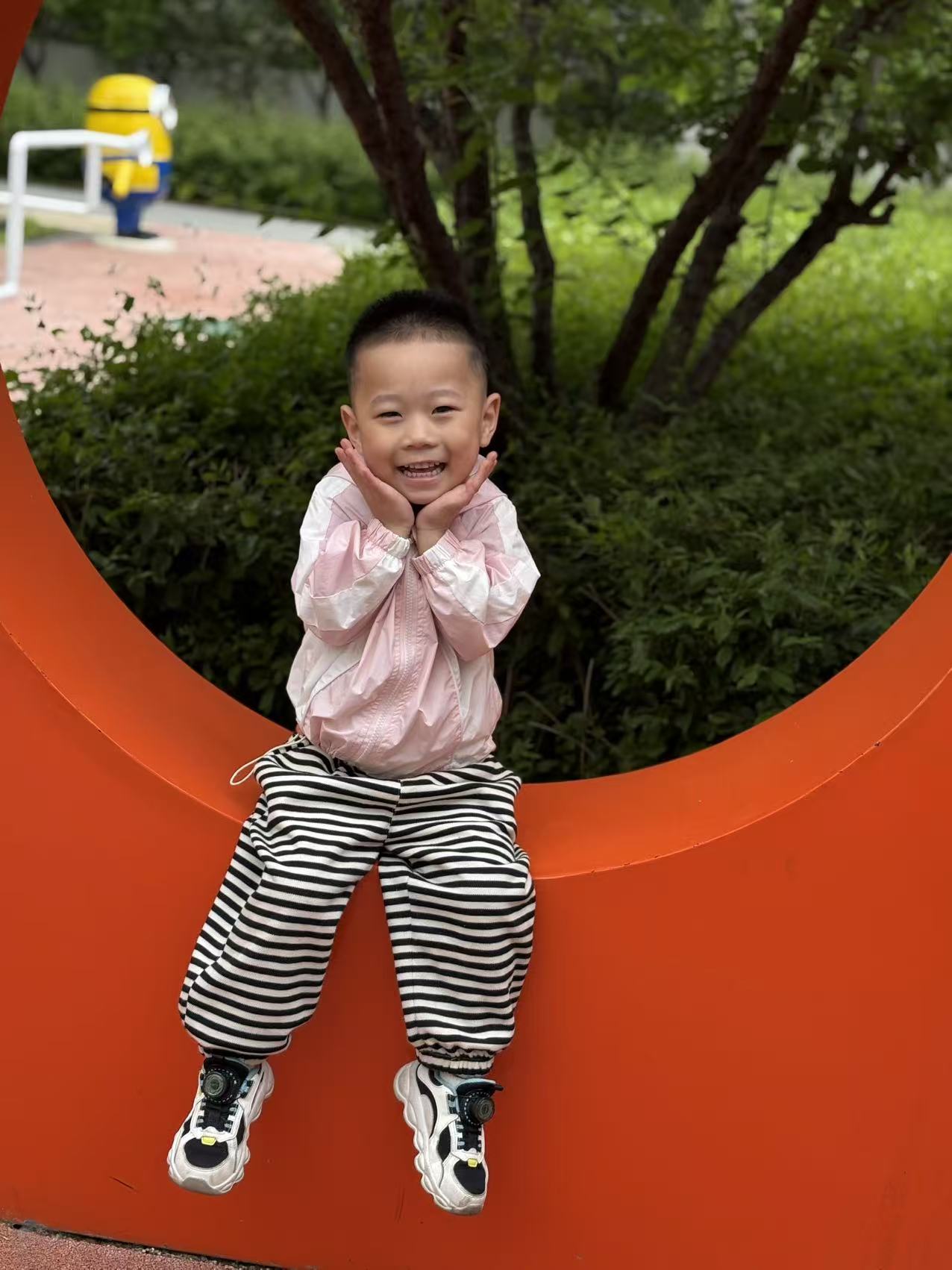 点击放大图片 红包、婚车与童话般的婚礼:记姑姑的幸福时刻