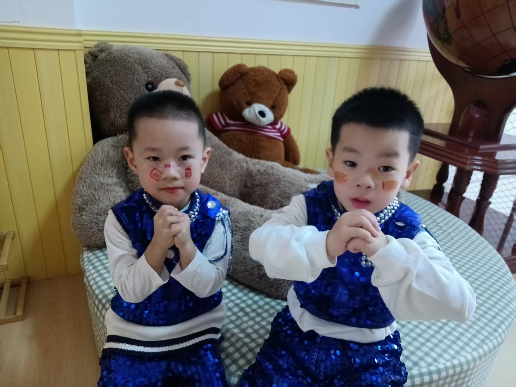 点击放大图片 博珉的第一次幼儿园元旦之旅:忙碌又暖心的双倍快乐