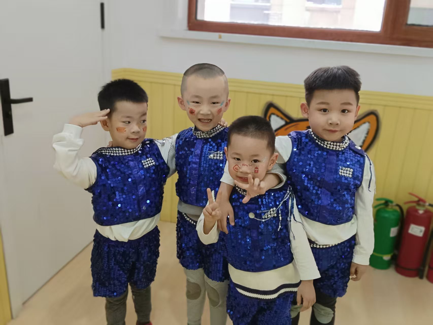 点击放大图片 博珉的第一次幼儿园元旦之旅:忙碌又暖心的双倍快乐