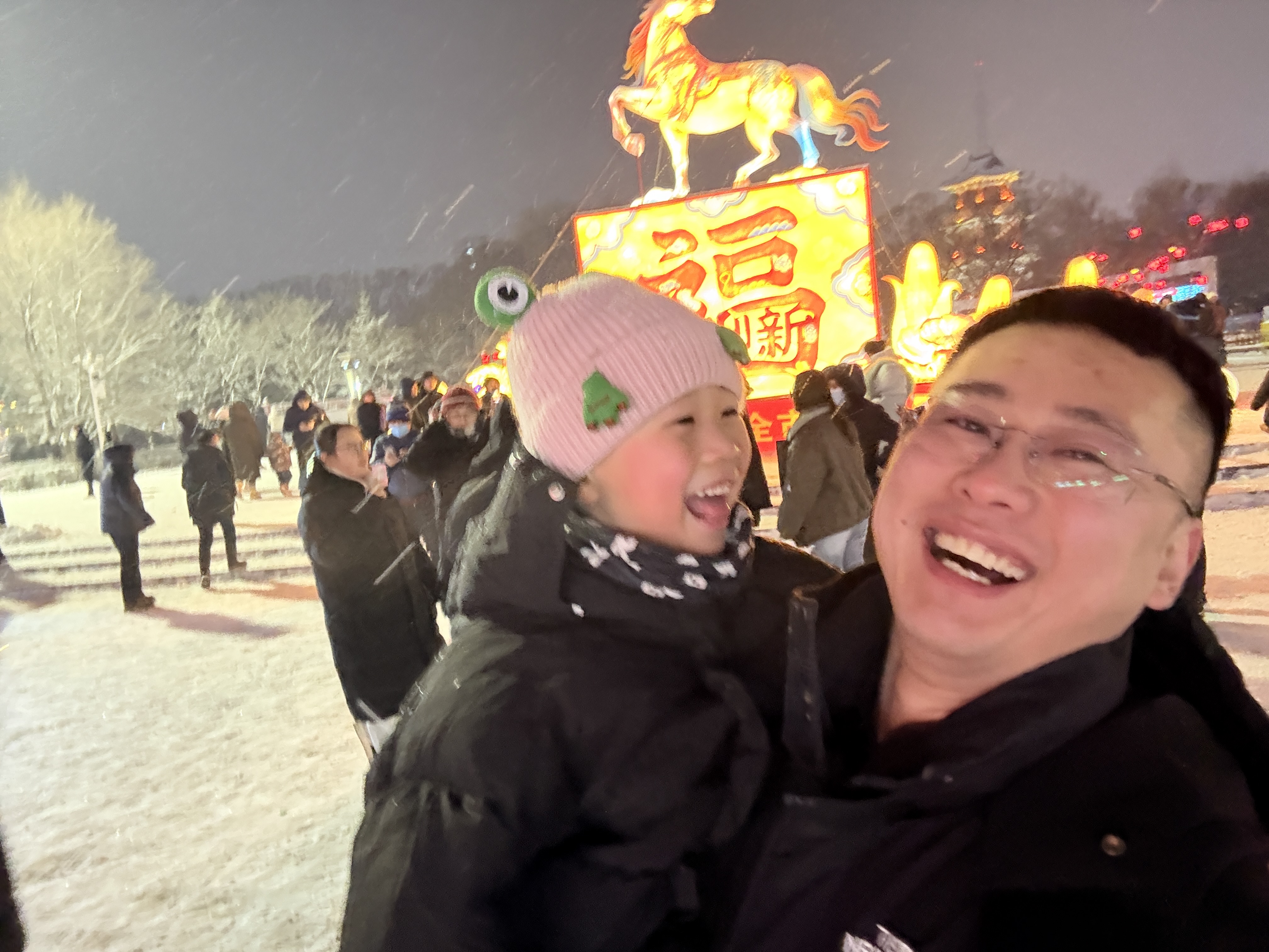 点击放大图片 正月十五雪打灯,肩头有你便是春